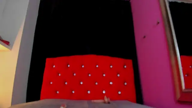 ScarletBigTitties webcam