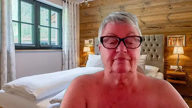 Mystery-Grandmother webcam