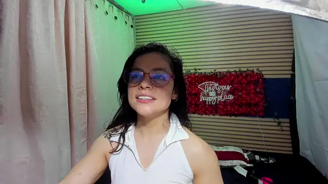 rosse_2504 - Rosse_2504's free webcam - UK Sex Cams