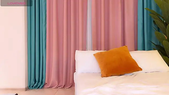 UrGoddessJenny webcam