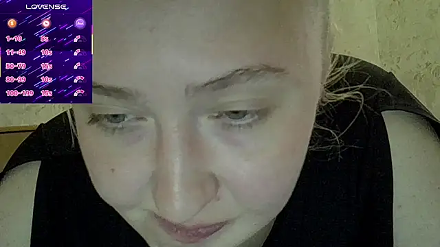 CurvyWild_Lady30 webcam