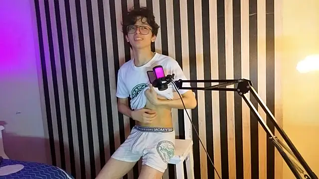 Twink_Sebas7 webcam