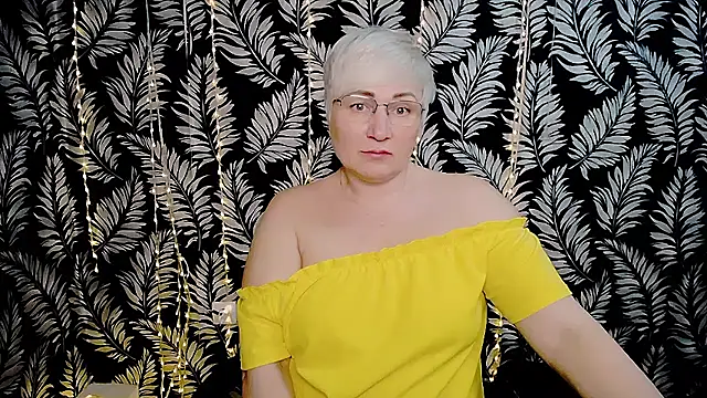 Olivia_playful webcam