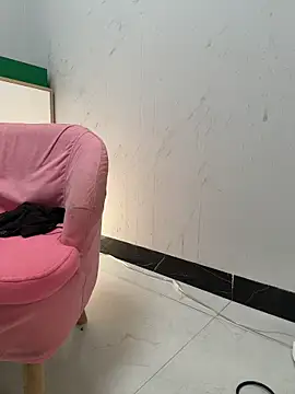 美女Selenaaaaa-在线直播