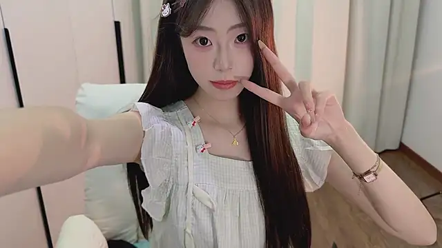 Onecutelittle webcam