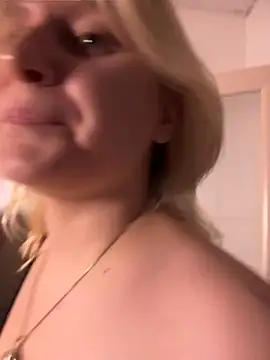 Flora_SecretLife webcam