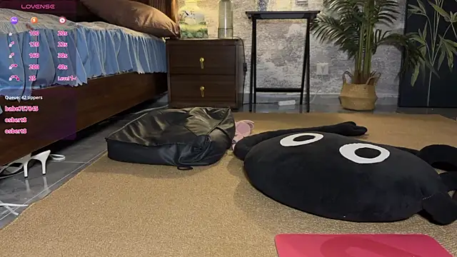 美女meowLili在线直播