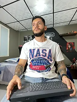 marcel_crawford96 (M young) - NAKED AND PLAY WTH MI DICK