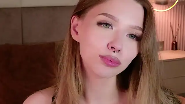 sierra_fane (F teen) - hand bra