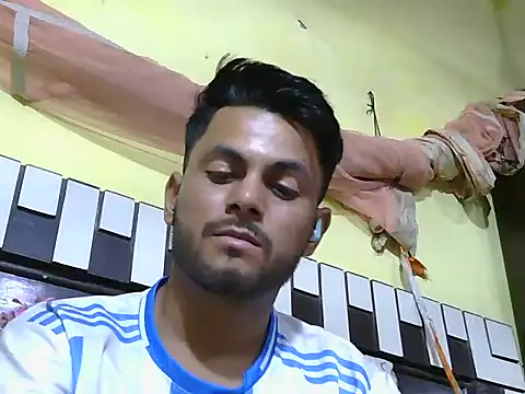 stubborndesiboy (Ask my age) - masterbate with cum