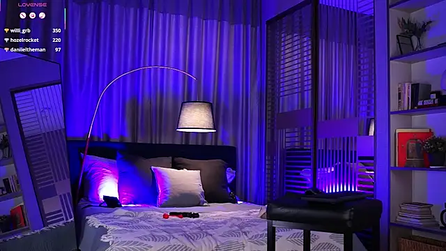 nikki__amour (F milf) - tease my lil tits near your face 💜