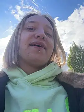 spatgirl (G young) - Show ass no panties