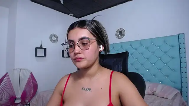 kathe-mills235 (F teen) - draw a penis on my face