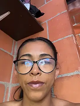 Emma__cumlovee webcam