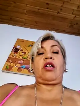 Webcam Model (DirtyBIianca)  is live.Free join now!