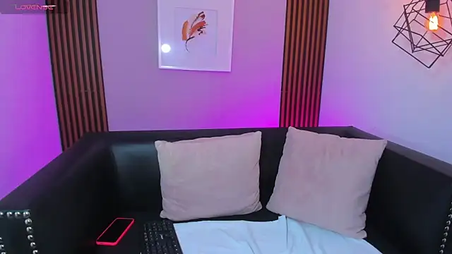 Nahiajhonson_ webcam