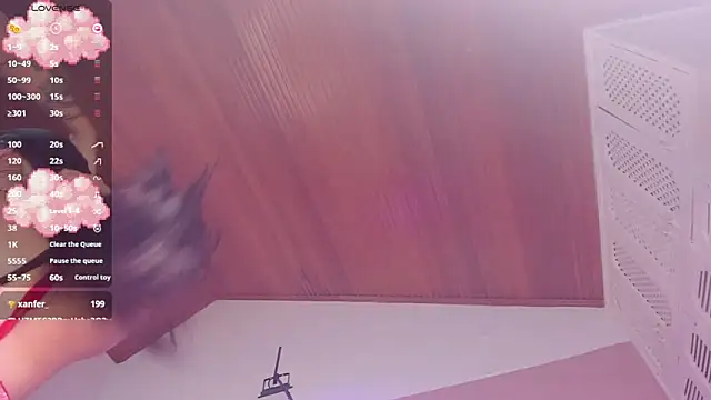 elodie_walker (F teen) - Stimule pussy in doggy wt panty