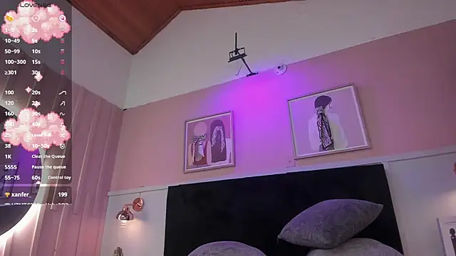 elodie_walker (F teen) - Stimule pussy in doggy wt panty