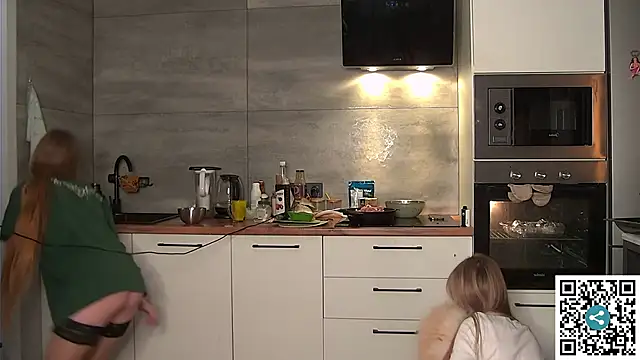 gracesecrettt (F young) - flash boobs