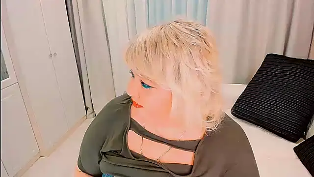 BIGTITSBBW webcam