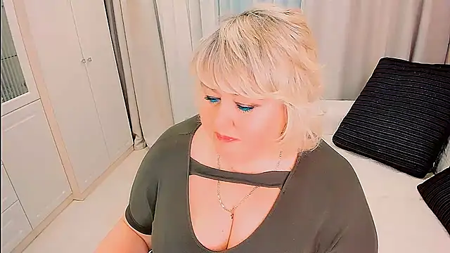 BIGTITSBBW webcam