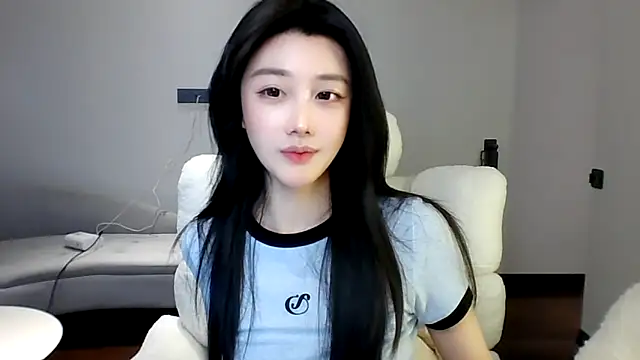 美女MedeLineayr在线直播