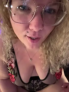 CurvyAnonymousGirl89 webcam