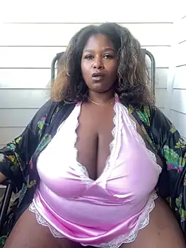 xoxoSELENAxoxo webcam