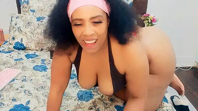 GiantBootyMilf webcam