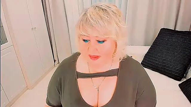 BIGTITSBBW webcam