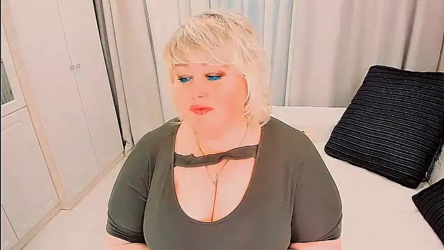 BIGTITSBBW webcam