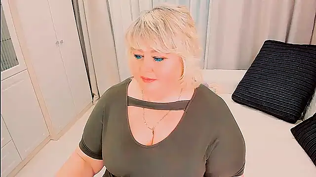 BIGTITSBBW webcam