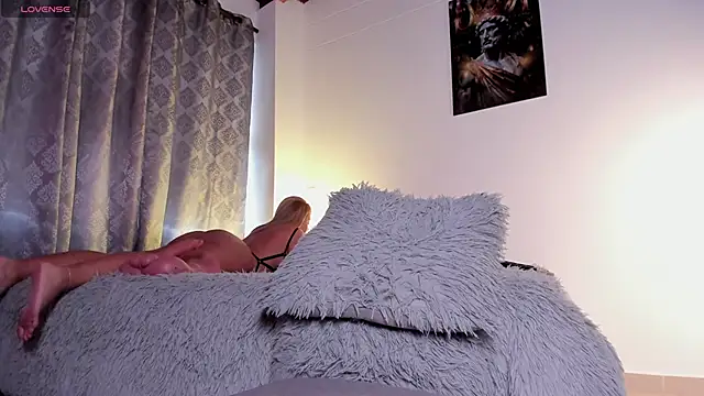 Nina_Fuentes live sex cam