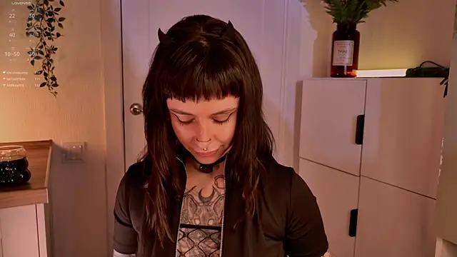 MichaellaMoon webcam