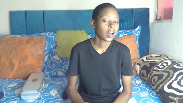 SweetSlenderChoc webcam