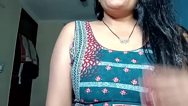 YourDesi_Laila_ webcam