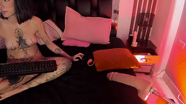 dalhia_and_hades webcam