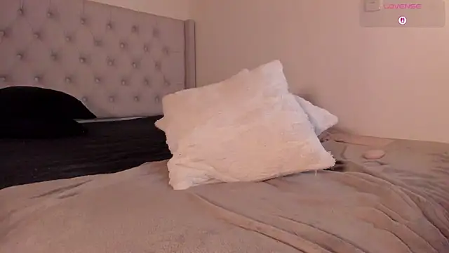 kristal_benet webcam