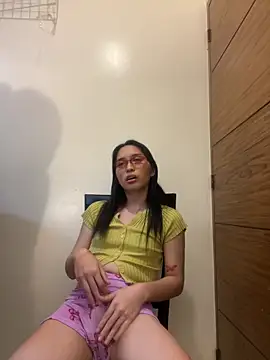 goddess_athena69 (Ask my age) - cum in public