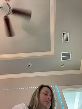 vivian_mayxxx (F milf) - 💦SQUIRT💦Last Tipper Gets 3 Random Vids