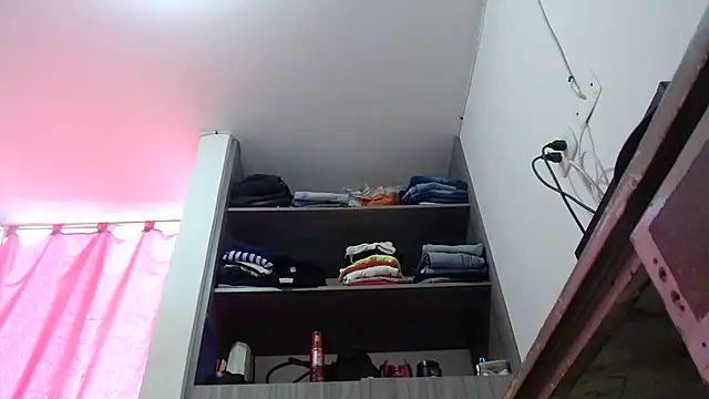 nicolle_milf1978 webcam