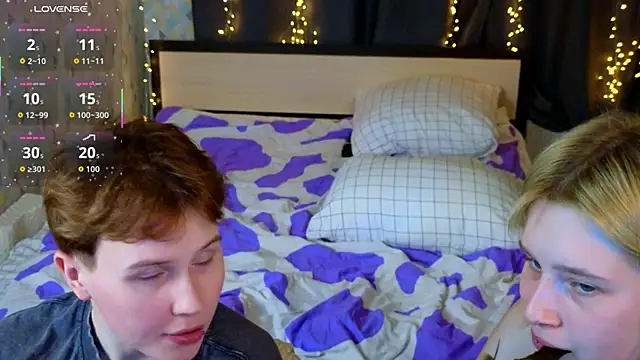 two_gerls_here webcam