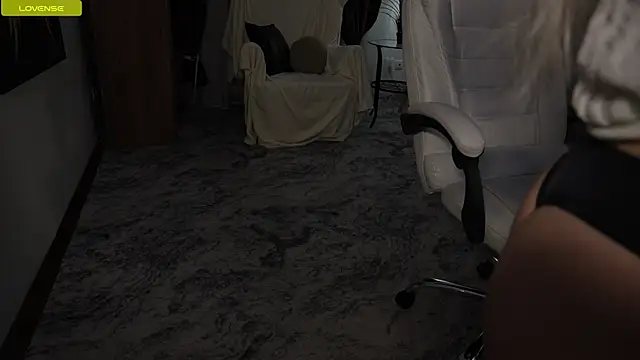 KristalCrowner webcam