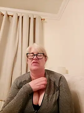 FlirtyFleur-x webcam