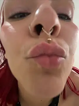 Amelie-RedHoney webcam