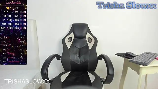 TRISHASLOWXX webcam