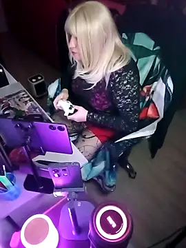 JulietteMaitresse live sex cam