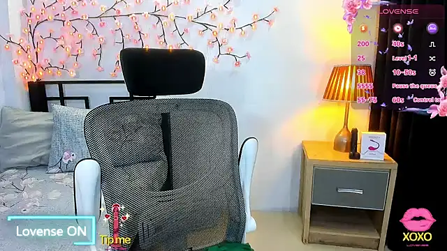 DevineHugeSelfsuck webcam