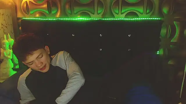 cruz_dante (M twink) - CUMING IN PUBLIC