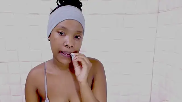 EroticSexyPrada webcam